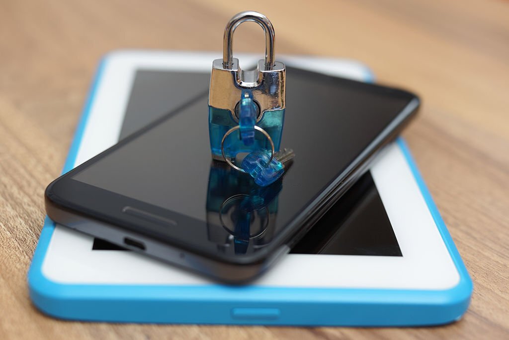6 Ways to Increase Your Safety & Privacy on your Smartphone 1 phone security 2