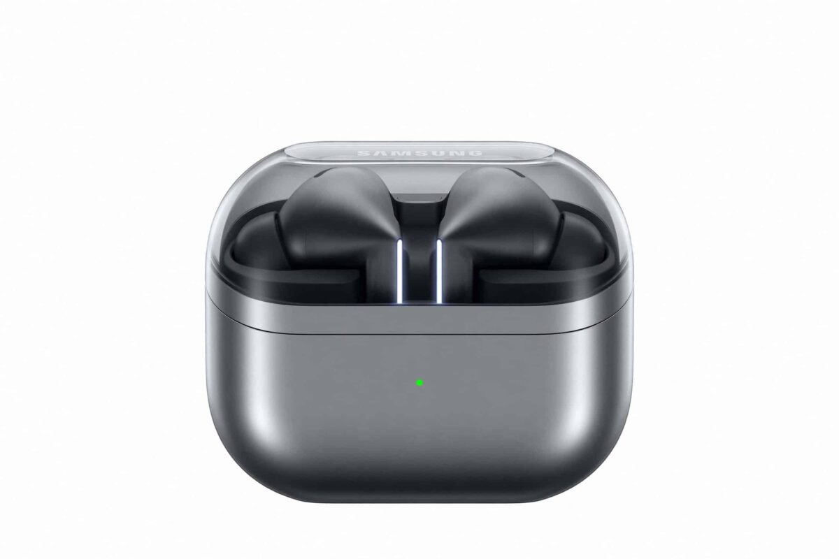 006 galaxy buds3pro silver case front lighting scaled 1